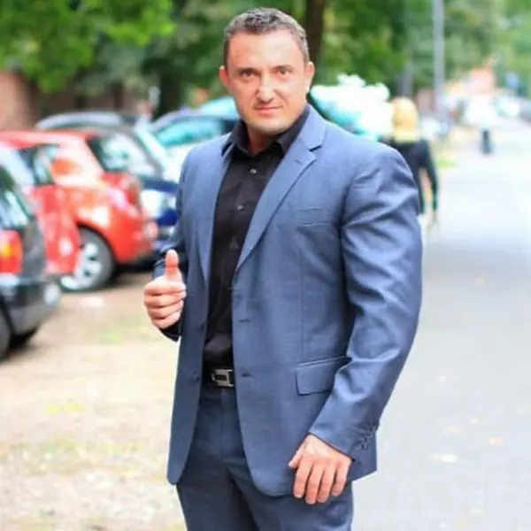 Иван Бобров в костюме