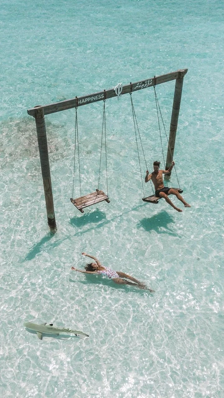 Ocean swings above turquoise crystal water